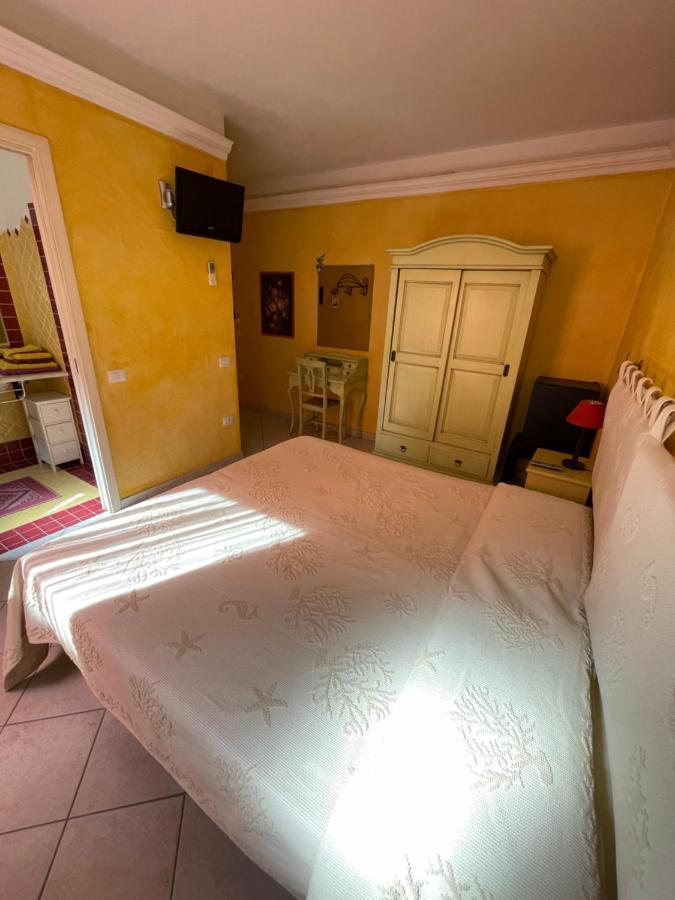 B&B Le Farfalle Палау Екстериор снимка